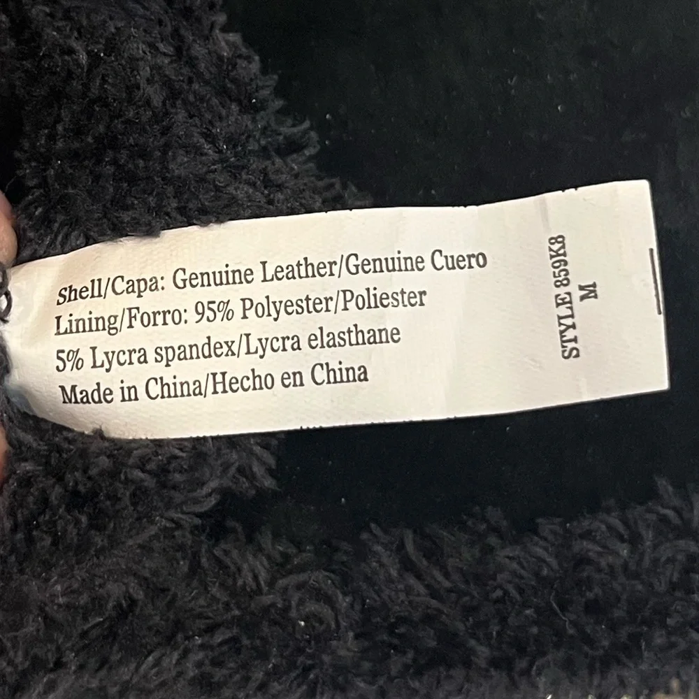 Womens’s Isotoner Medium Black Suede Faux Fur Gloves